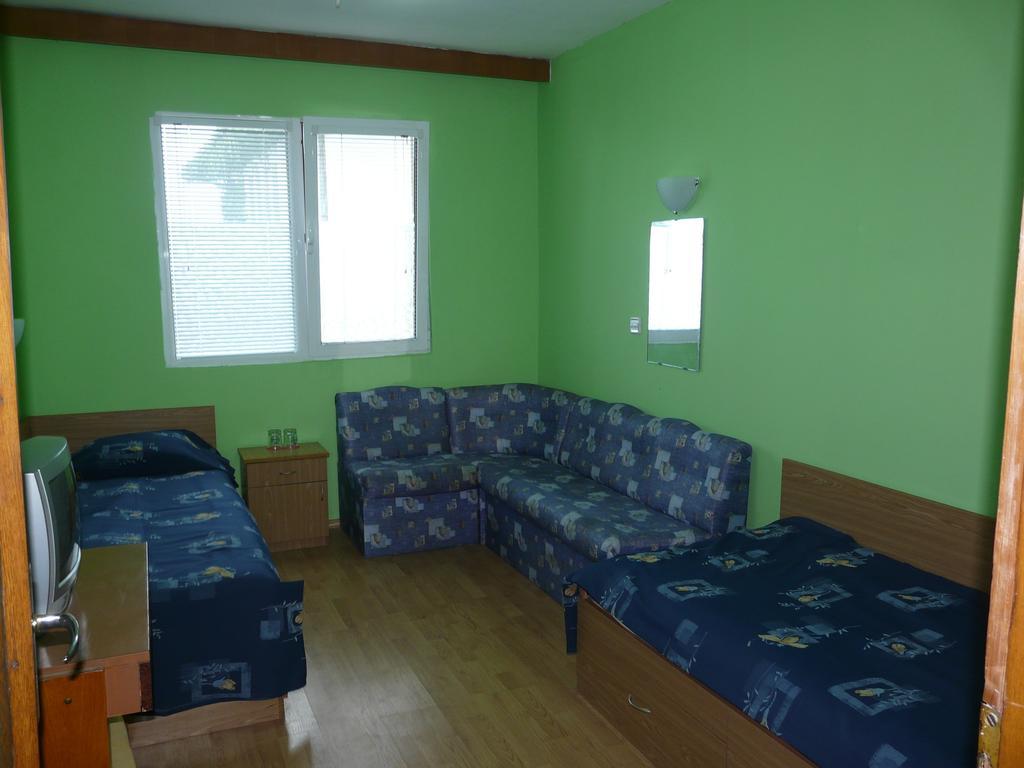 Family Hotel Balchik Bilik gambar